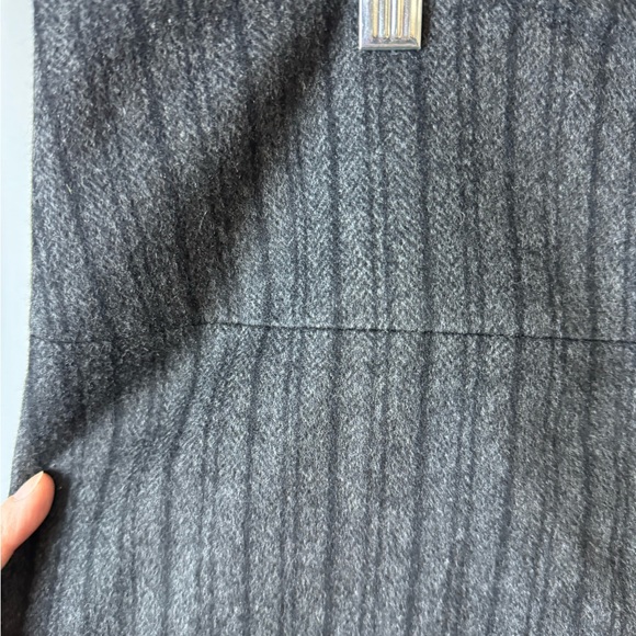 Banana Republic Charcoal Gray/Black Striped Wool blend Skirt, Women's size 14 - Picture 3 of 11